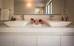 Waiheke Golden Sands: Master ensuite1