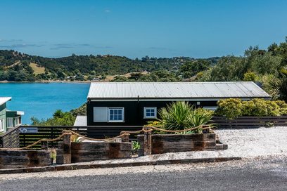 Waiheke Black Bach on Burrell: 1116