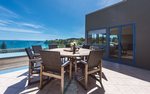 Waiheke Palm Beach Lodge - Totara: Totara deck 2