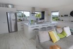 Waiheke Bayview Retreat: Dining kitchen area of Oneroa holiday house 1
