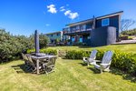 Waiheke Relax on Newton: Apartment viewed from garden