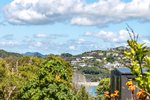 Waiheke Relax on Newton: A peak of the sea