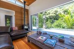 Waiheke Inside Out House: Wine with views