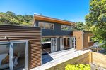 Waiheke Inside Out House: Frontage