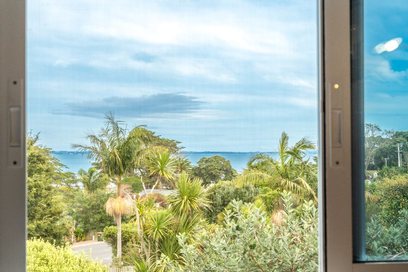 Waiheke Surfdale Studio: OLI00764