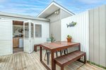 Waiheke Surfdale Studio: Outdoor dining area