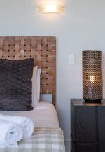 Waiheke Church Bay Escape - Apartment 1: Comfy bed