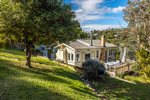 Waiheke Contego Cottage: Room to play