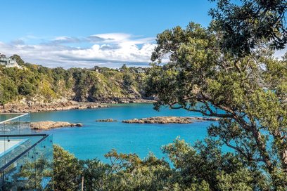 Waiheke Contego Cottage: View of th bay