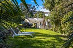 Waiheke Contego Cottage: lazy days