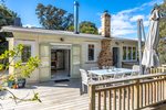 Waiheke Contego Cottage: Spacious deck
