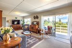 Waiheke Maysies Cottage: Living room