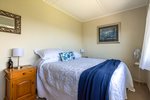 Waiheke Maysies Cottage: Queen bed