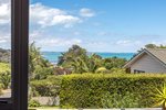 Waiheke Maysies Cottage: Lounge sea view
