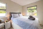Waiheke Bay Breeze Retreat: Queen bed