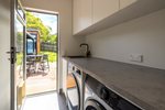 Waiheke Bay Breeze Retreat: Laundry
