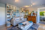 Waiheke L'Appartement Bleu: Lounge flow to deck