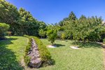 Waiheke L'Appartement Bleu: The garden
