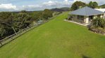Waiheke Island Dream Cottage: Lawn area outside