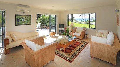Waiheke Island Dream Cottage: lounge of apartment in Onetangi