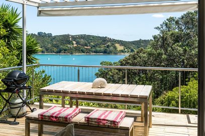 Waiheke Bach on Burrell: 1158